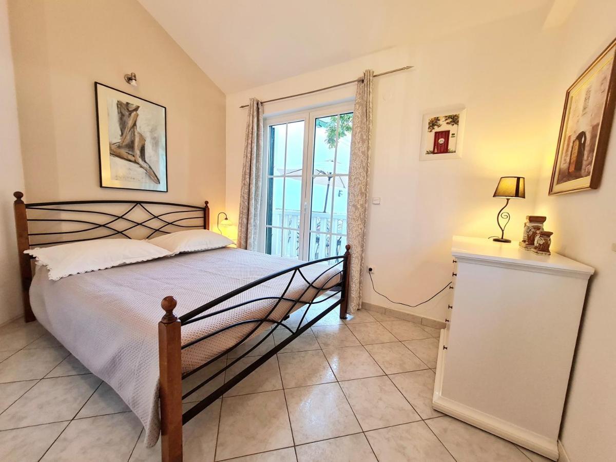 Apartment Ivana Borak Омиш Экстерьер фото