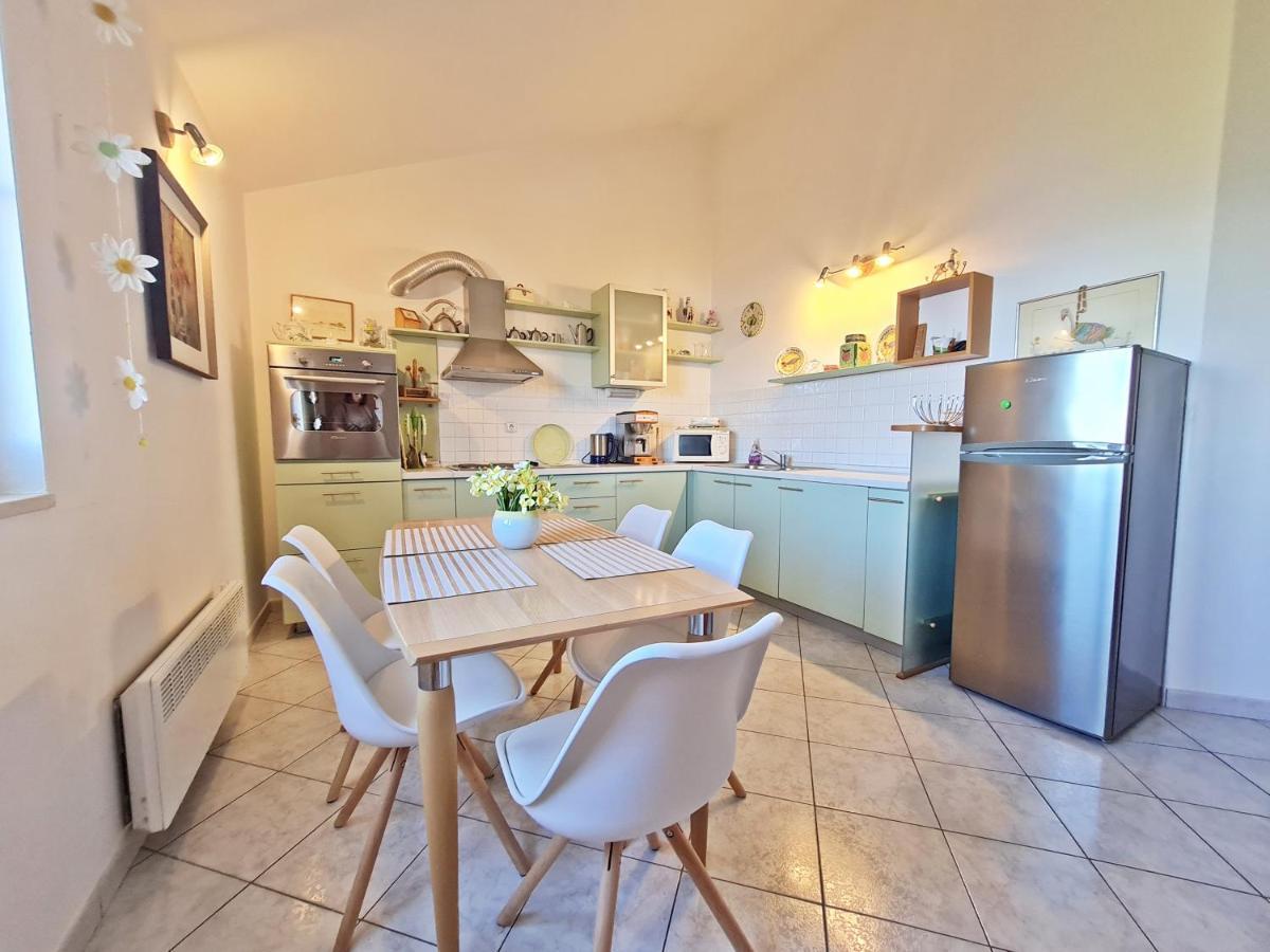 Apartment Ivana Borak Омиш Экстерьер фото