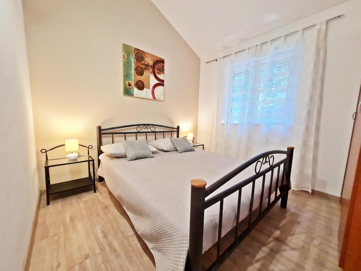 Apartment Ivana Borak Омиш Экстерьер фото