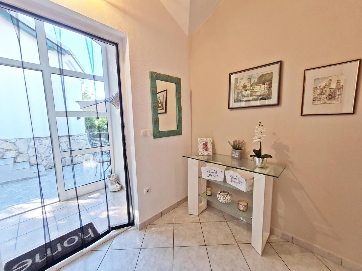 Apartment Ivana Borak Омиш Экстерьер фото