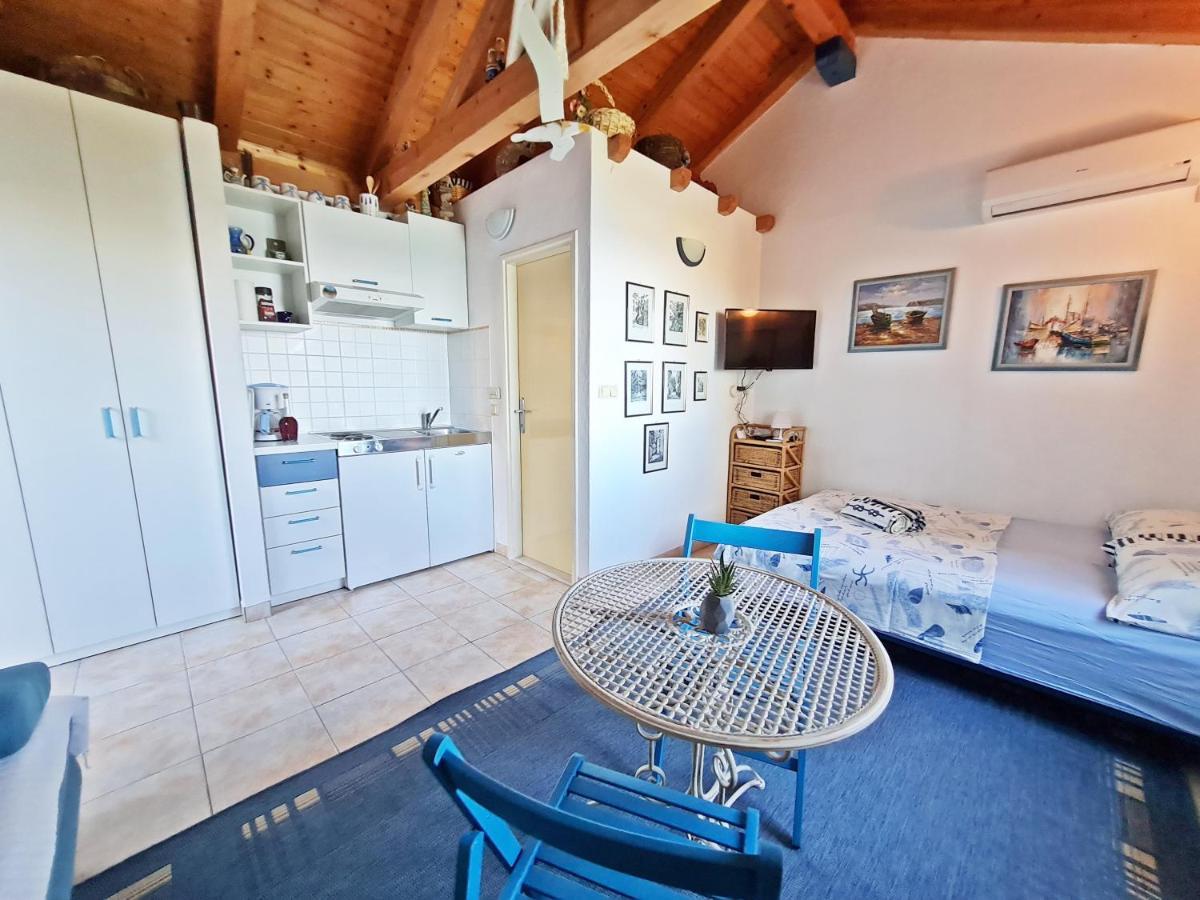 Apartment Ivana Borak Омиш Экстерьер фото