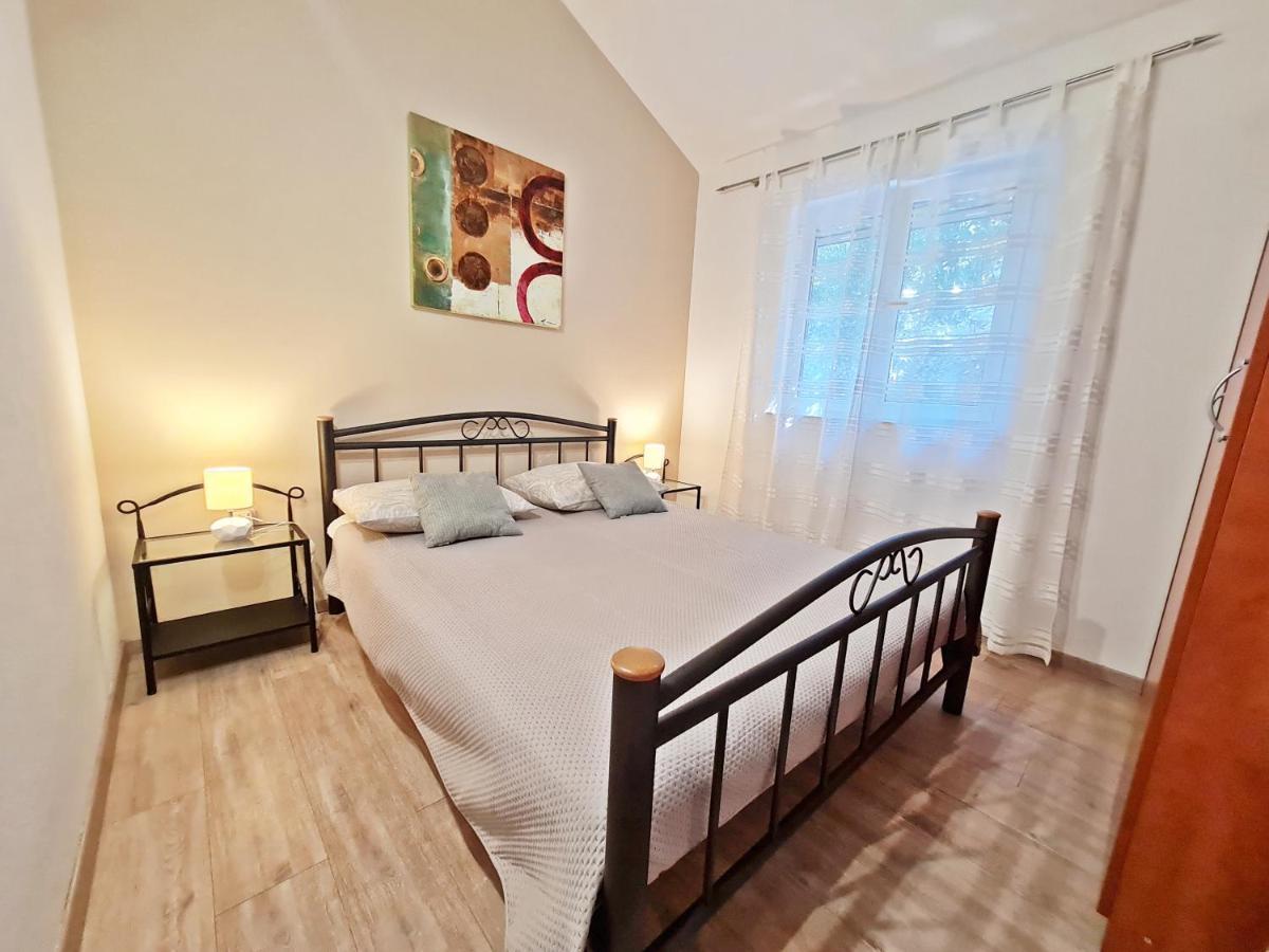 Apartment Ivana Borak Омиш Экстерьер фото