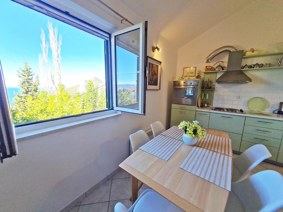 Apartment Ivana Borak Омиш Экстерьер фото