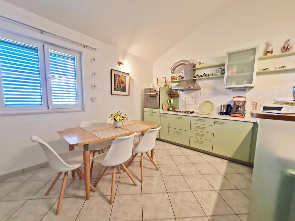 Apartment Ivana Borak Омиш Экстерьер фото