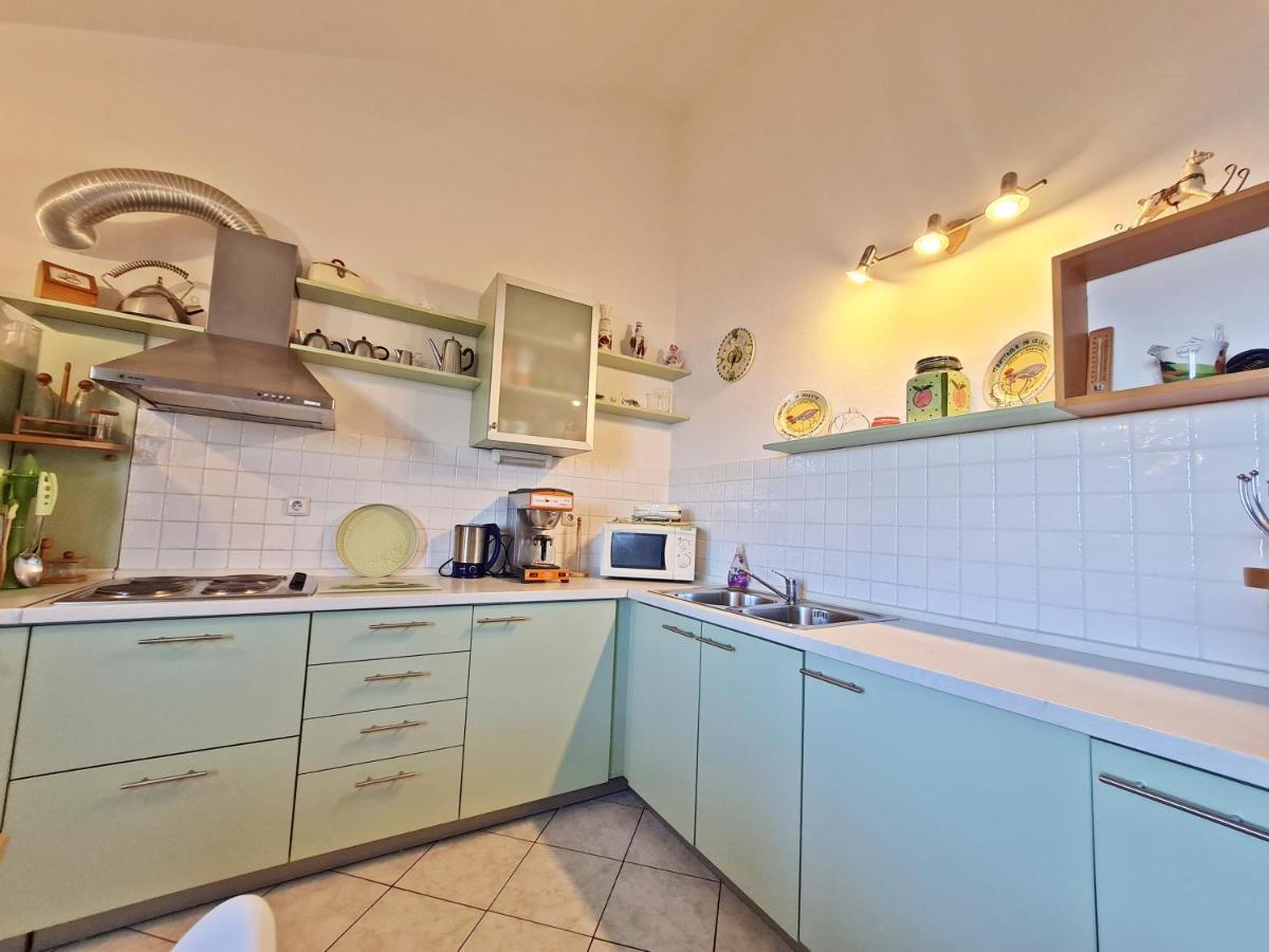 Apartment Ivana Borak Омиш Экстерьер фото