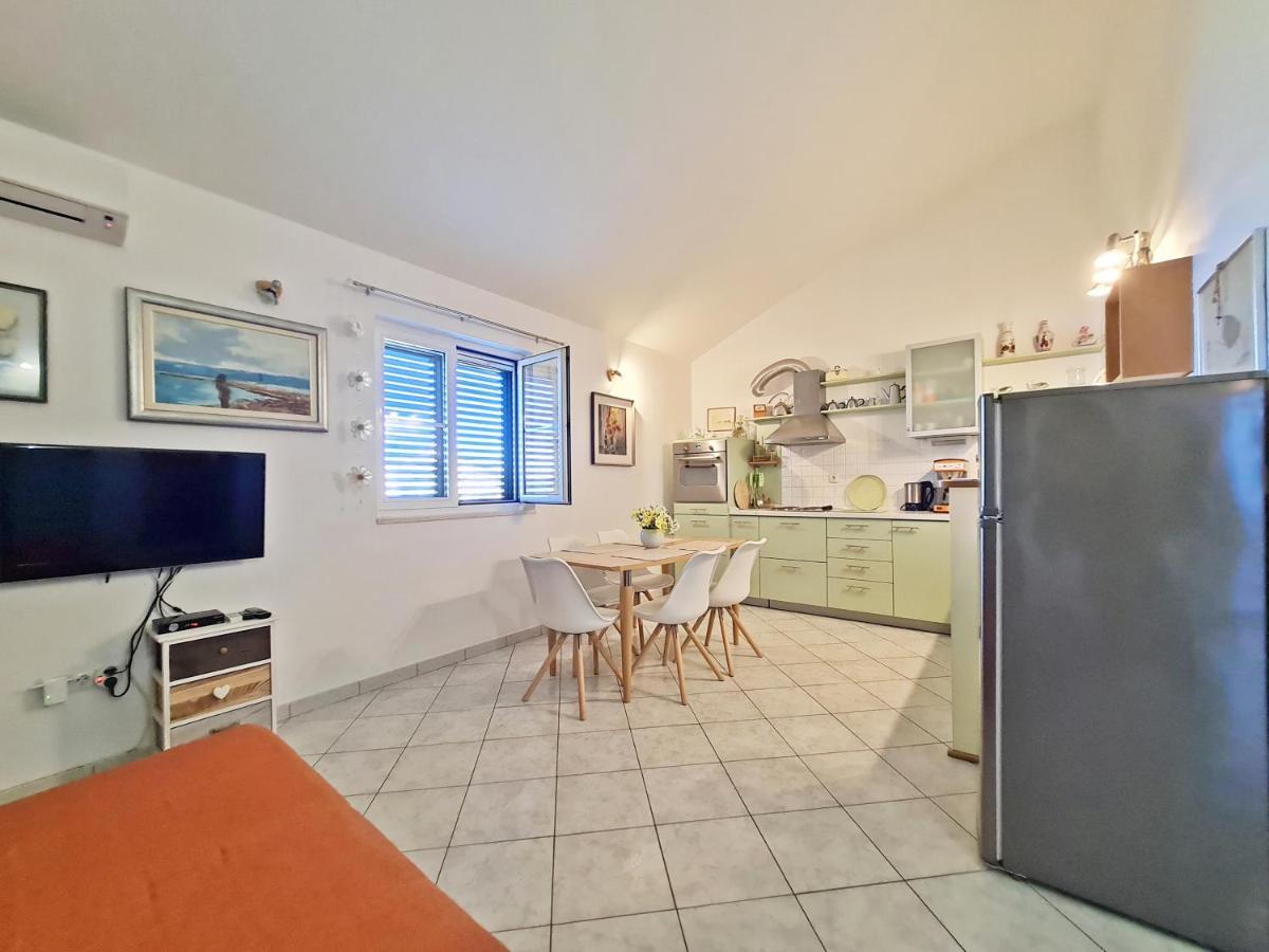 Apartment Ivana Borak Омиш Экстерьер фото