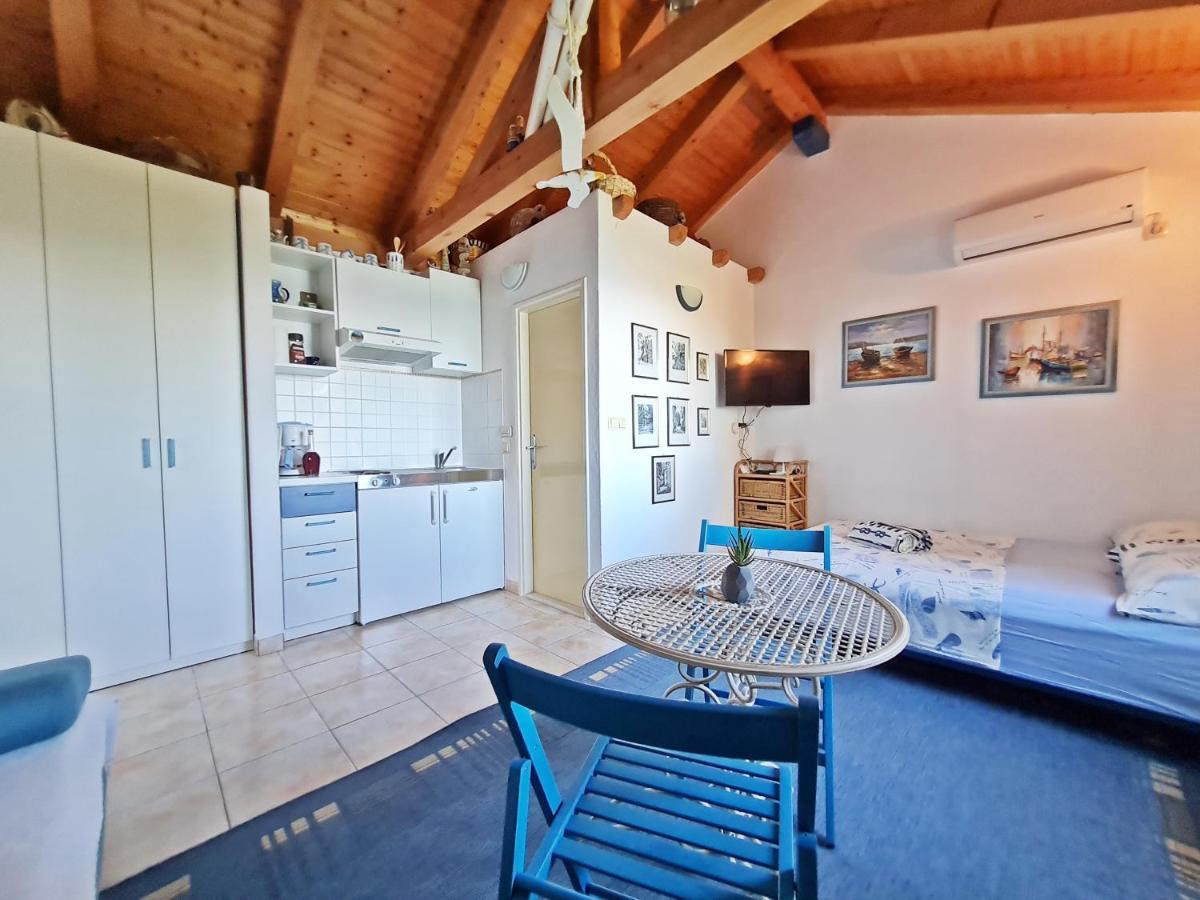 Apartment Ivana Borak Омиш Экстерьер фото
